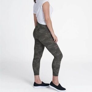 SPANX | Sage Camo Cropped Seamless Leggings